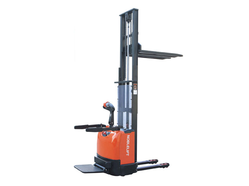 全電動堆高車--CLB 系列