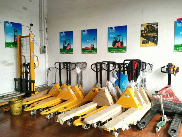 中力手動液壓搬運車